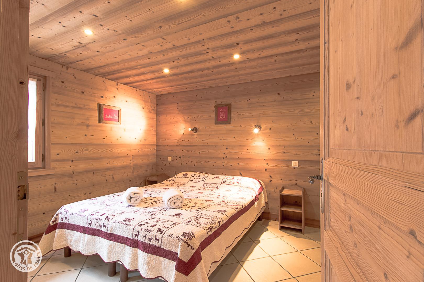 CHAMBRE POUR 2 PERSONNES TV