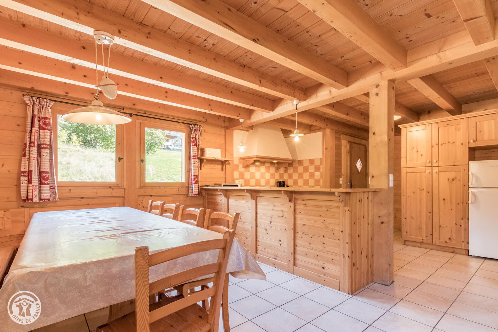 Coin salon avec fourneau &agrave; bois