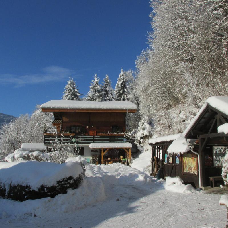 Facilement accessible, le vieux chalet...