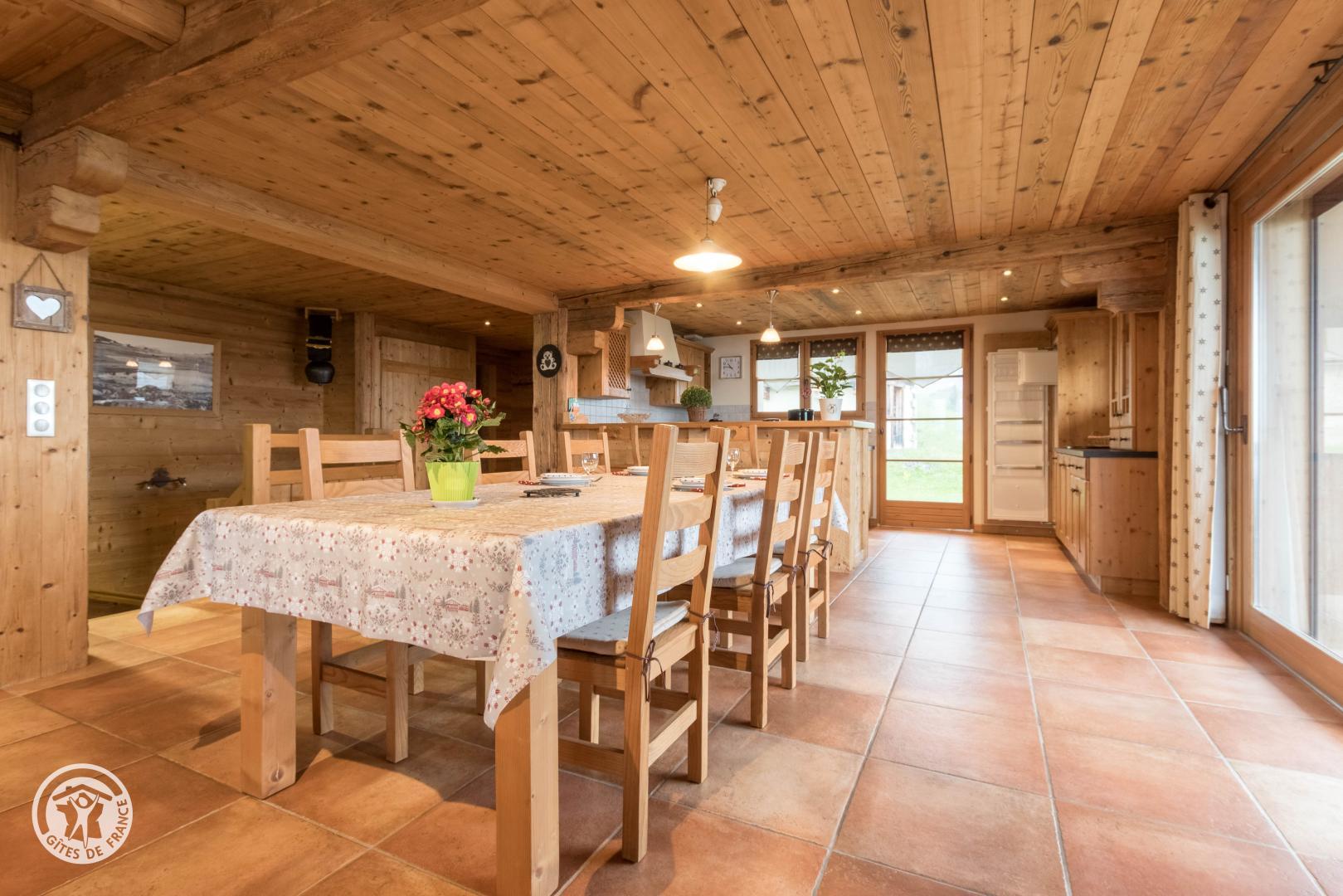 L'entr&eacute;e dans le G&icirc;te
