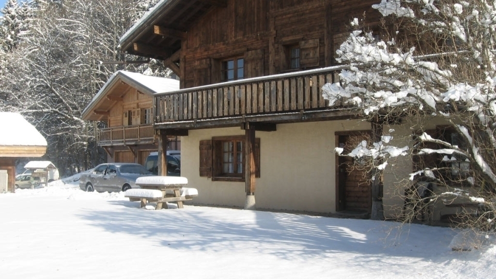 Le chalet sous la neige