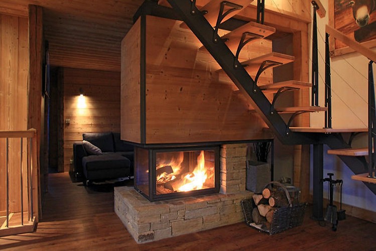 cheminee centrale pierre