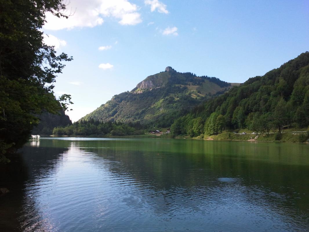 Lac de Vallon, p&ecirc;che, randonn&eacute;es, panorama. 