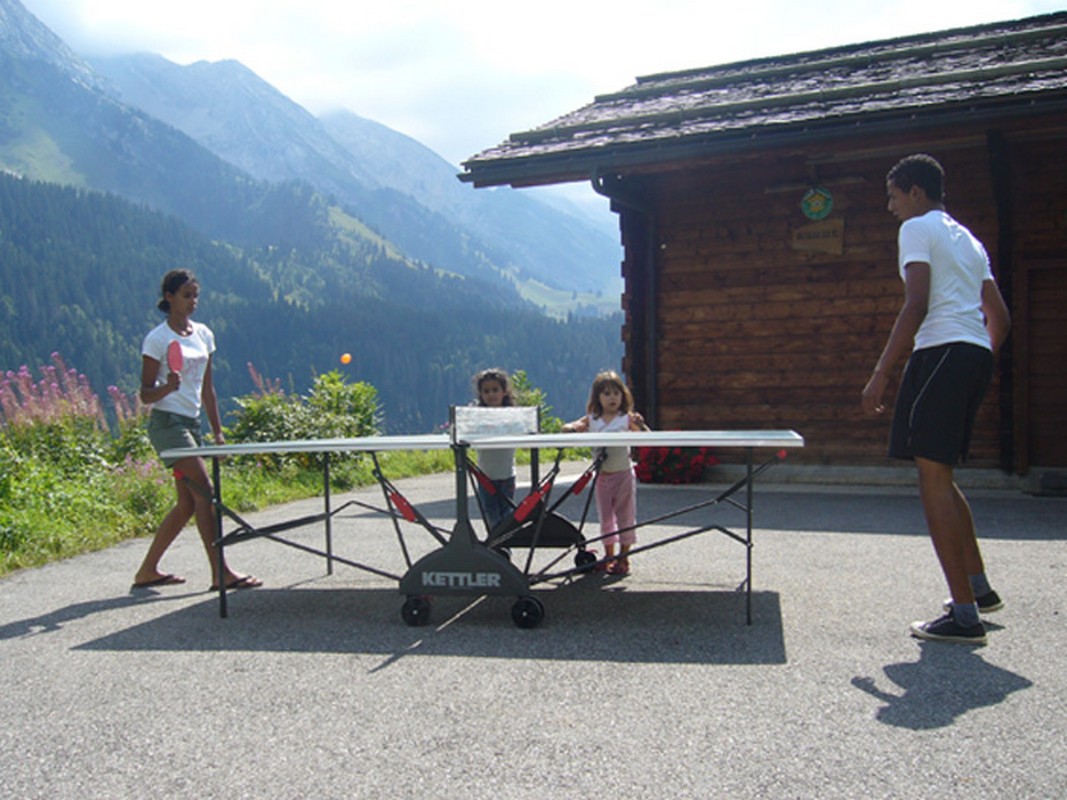 Table de ping-pong &agrave; disposition