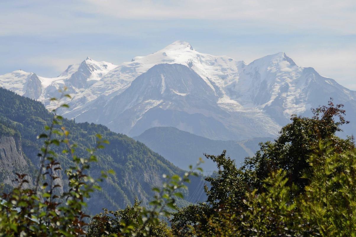 Vue du Mont-Blanc depuis La Ferme d'Emilienne