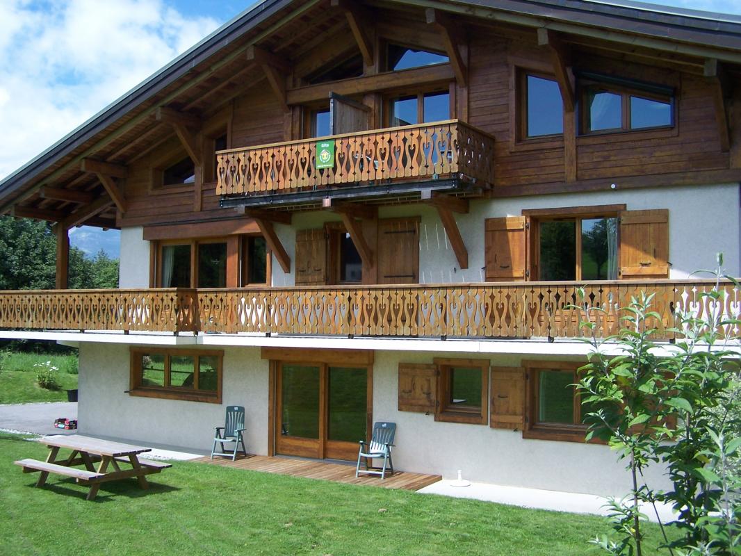 Acc&egrave;s direct au jardin avec une baie coulissante.