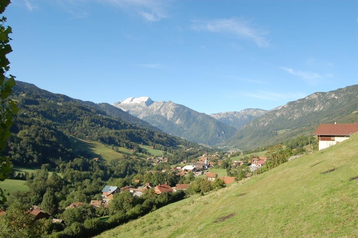 Vue sur le village depuis la fen&ecirc;tre du s&eacute;jour