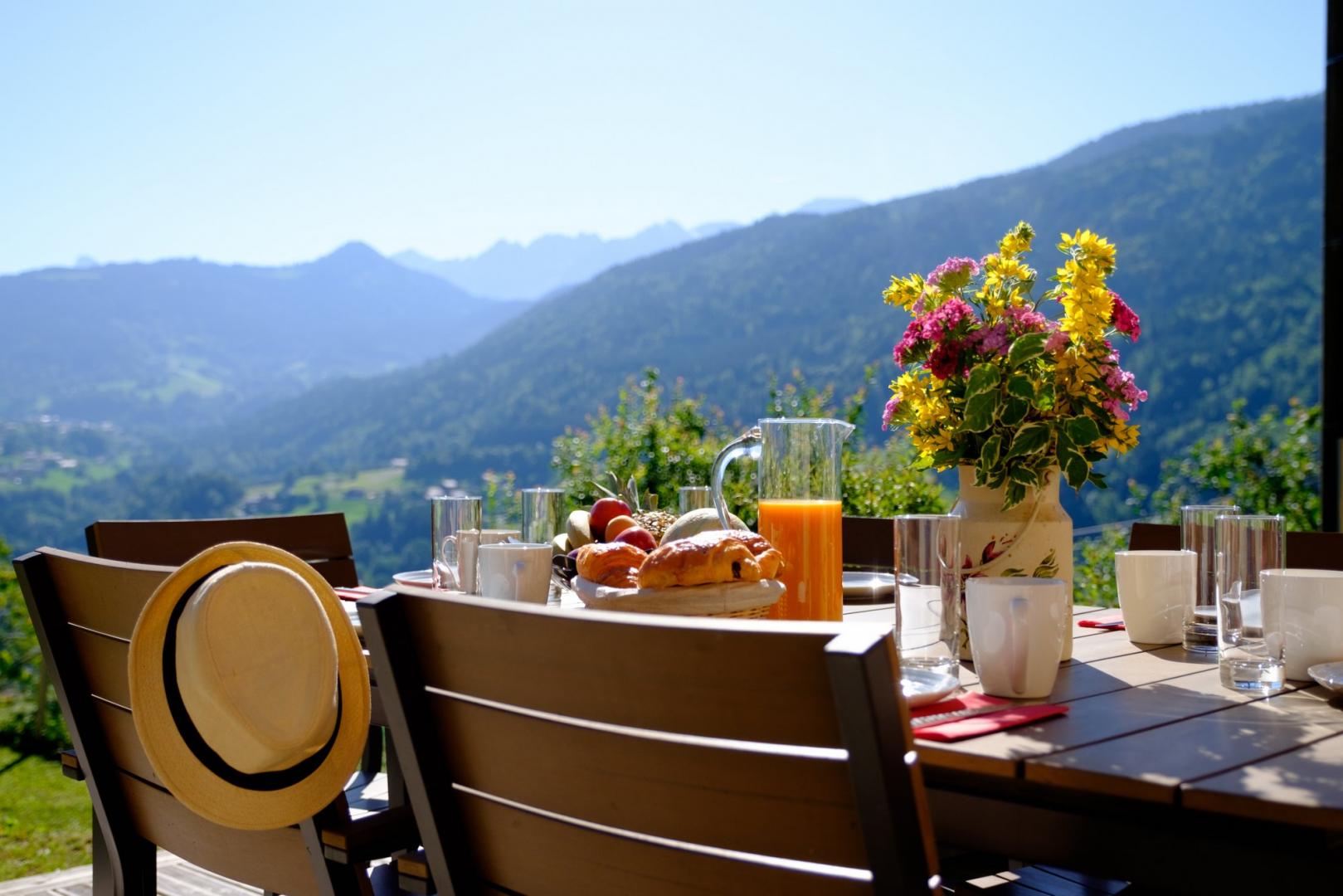 Vue du g&icirc;te en &eacute;t&eacute;