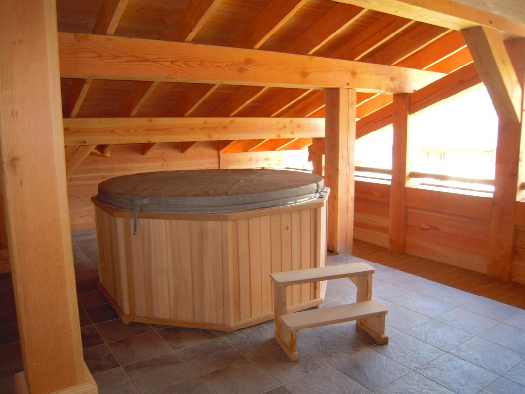 Le Jacuzzi&reg; (acc&egrave;s par le g&icirc;te)