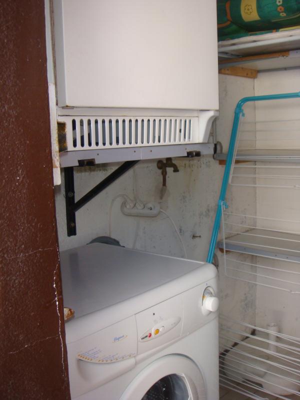 LOCAL LAVE-LINGE - CONGELATEUR - RANGEMENT