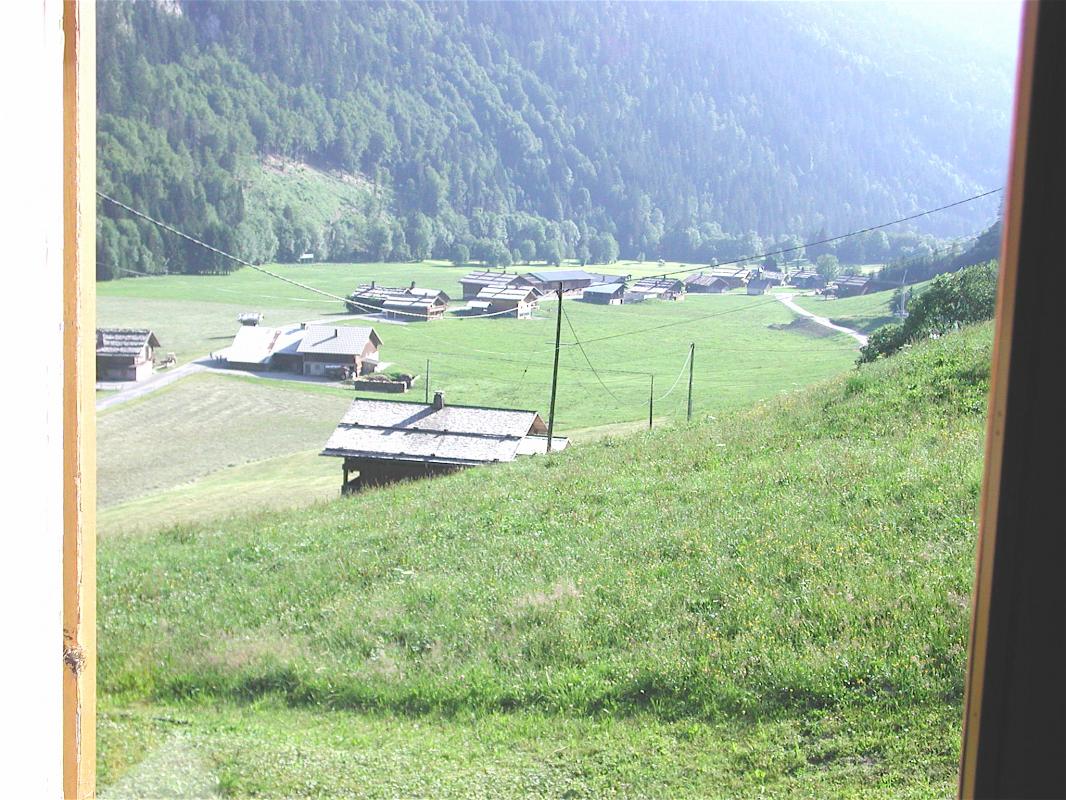Depuis le G&icirc;te, vue sur la vall&eacute;e