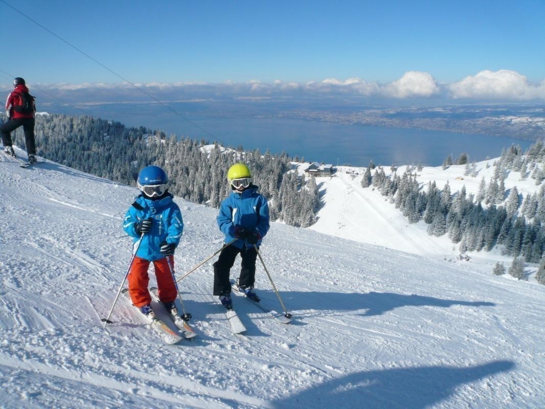 les pistes de ski avec vue sur la Lac L&eacute;man