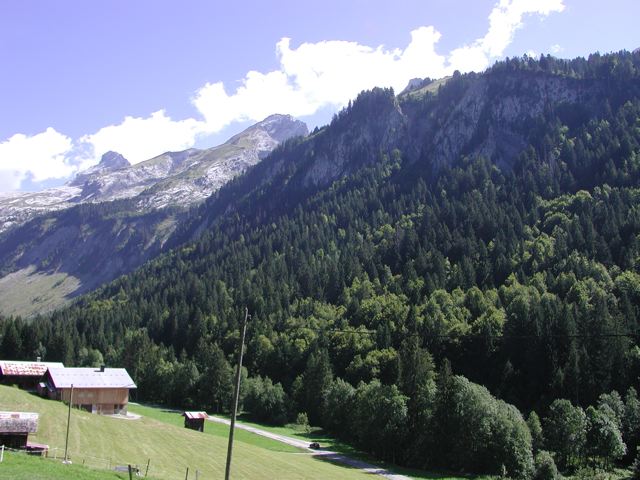 Vue sur la montagne et une partie de la cha&icirc;ne des Aravis