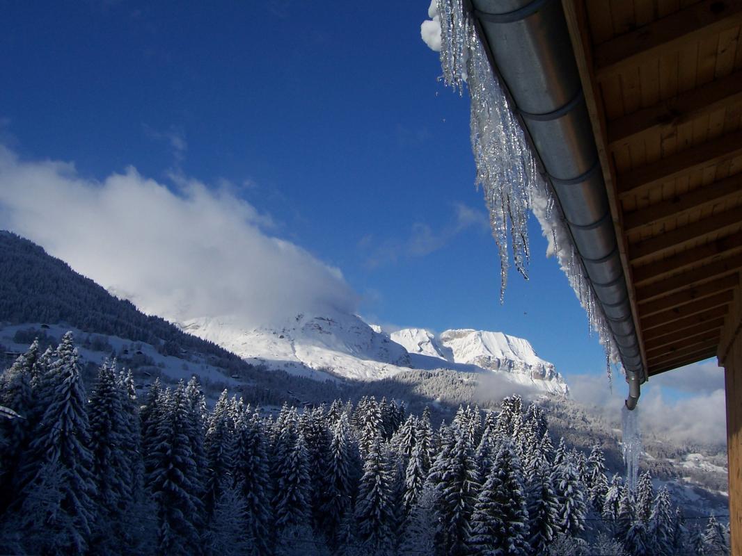 Ambiance hivernale... 
C&ocirc;t&eacute; nord ouest avec vue sur Cordon et la pointe d'Areu