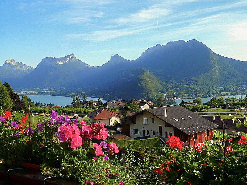 Le lac d'Annecy.nVue du Col de la Forclaz.