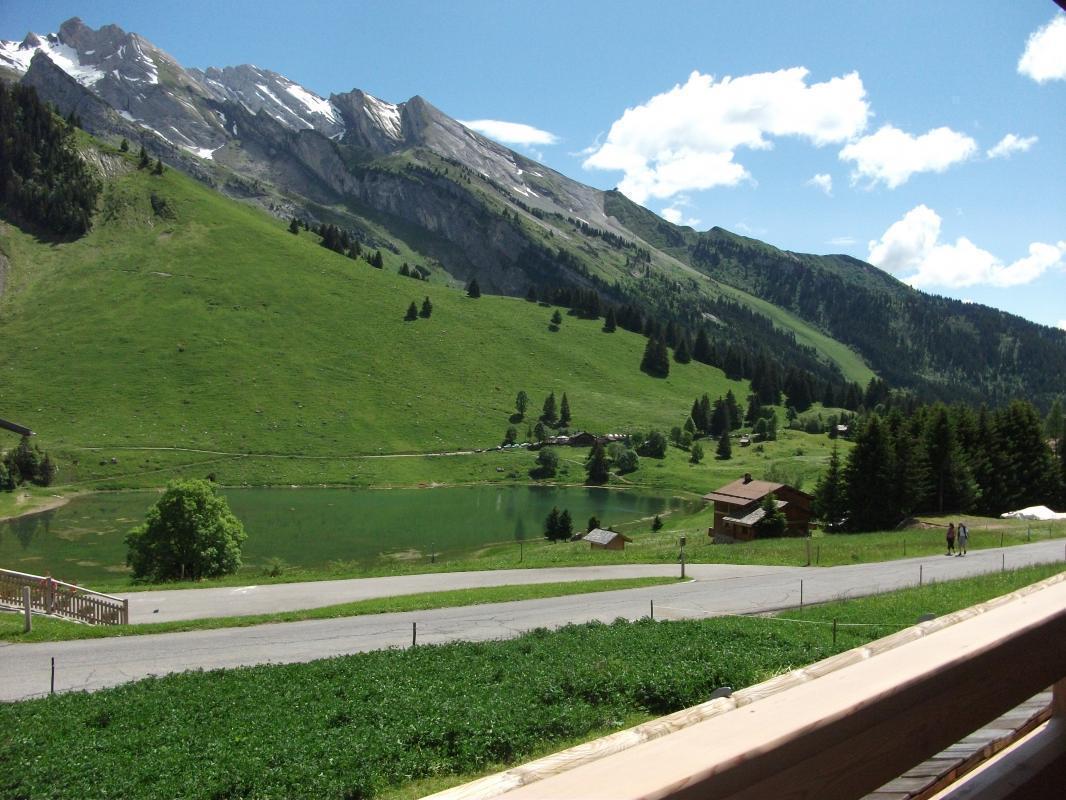 vue sur le lac des confins