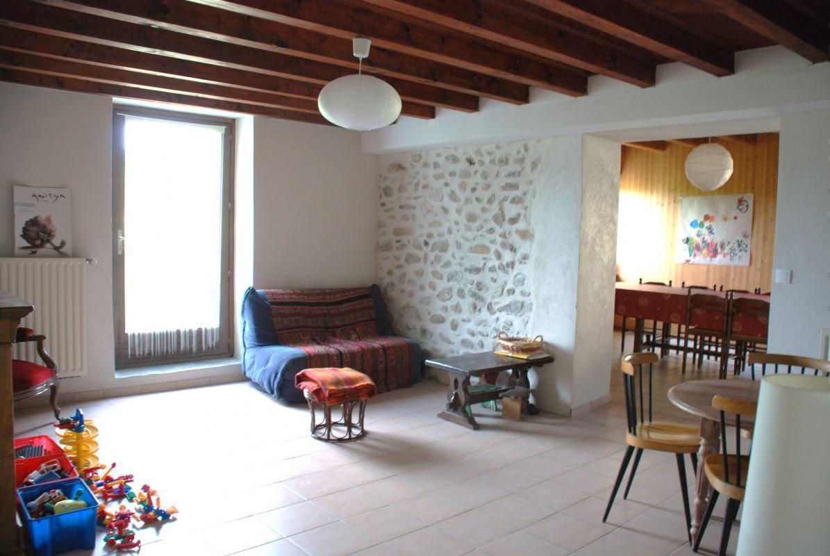 Petit salon- Salle de jeux Enfants - Acc&egrave;s salle &agrave; manger