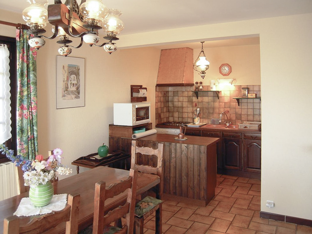 Cuisine et coin salle &agrave; manger