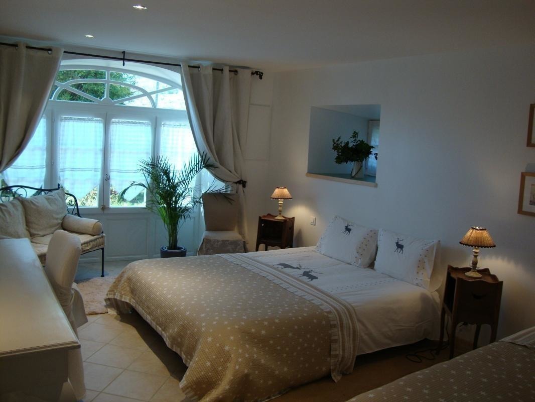  La chambre avec un lit doublern1,60 m   un lit simple