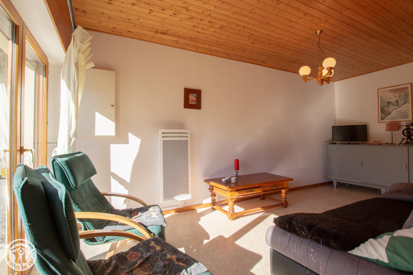 Pi&egrave;ce principale avec cuisine et salle &agrave; manger