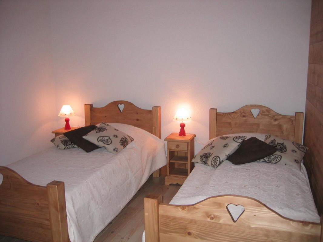 Chambre n&deg;1 avec un lit double 