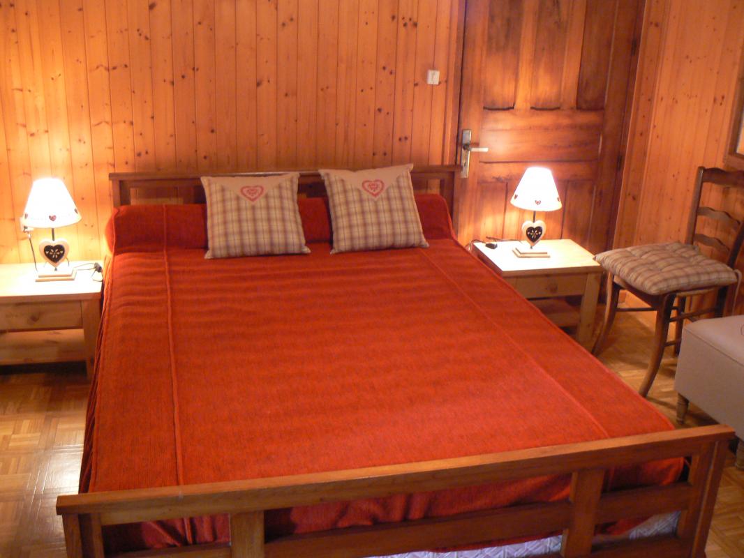 Chambre 1 avec un lit de 140cm