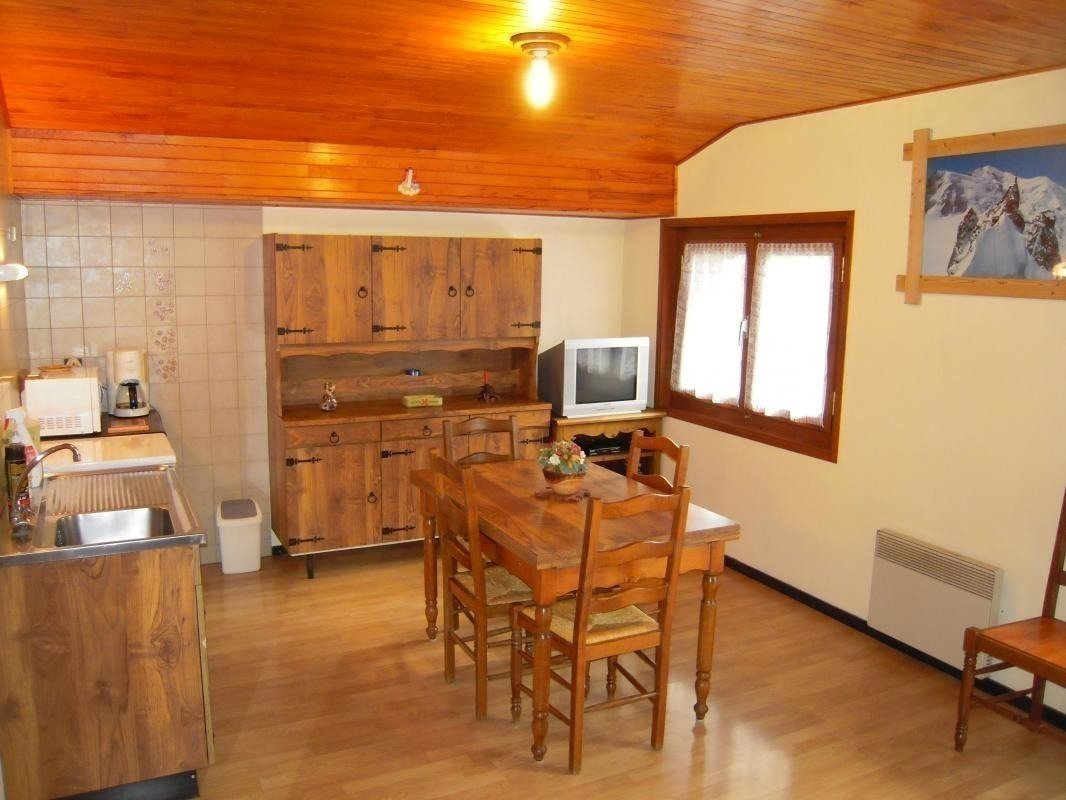 Coin salon, 1 canap&eacute; convertible 2 personnes