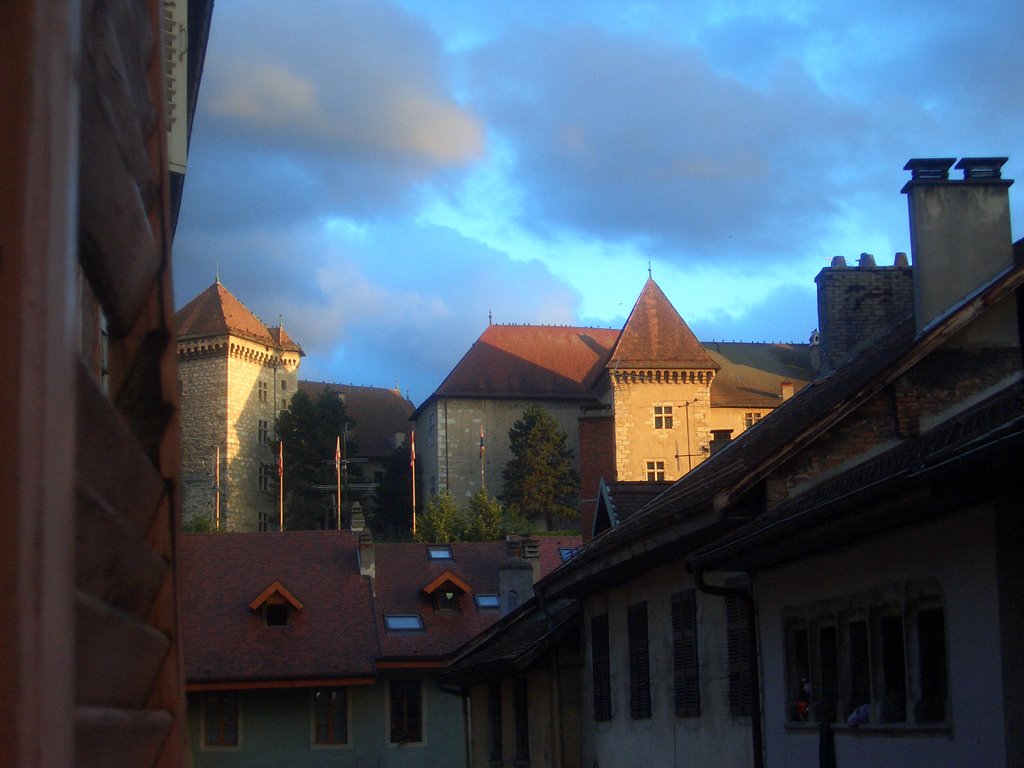 Le Ch&acirc;teau d'Annecy depuis la fen&ecirc;tre du s&eacute;jour