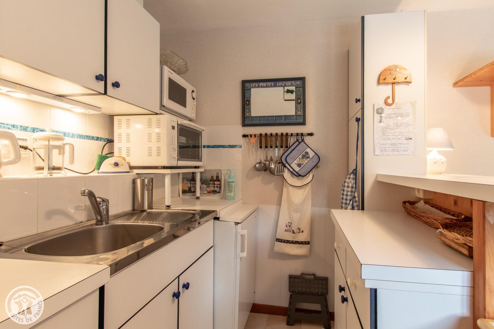 L'entr&eacute;e dans la cuisine, le coin repas
