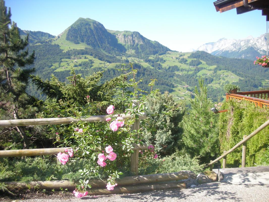 Chalet l'Hermine, vue sur le massif de la Tournette et la mer de nuagen(Photo de notre h&ocirc;te Fabrice)