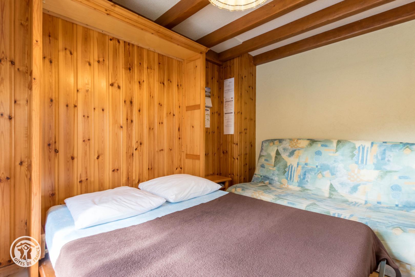 La chambre avec 2 lits 90cm
