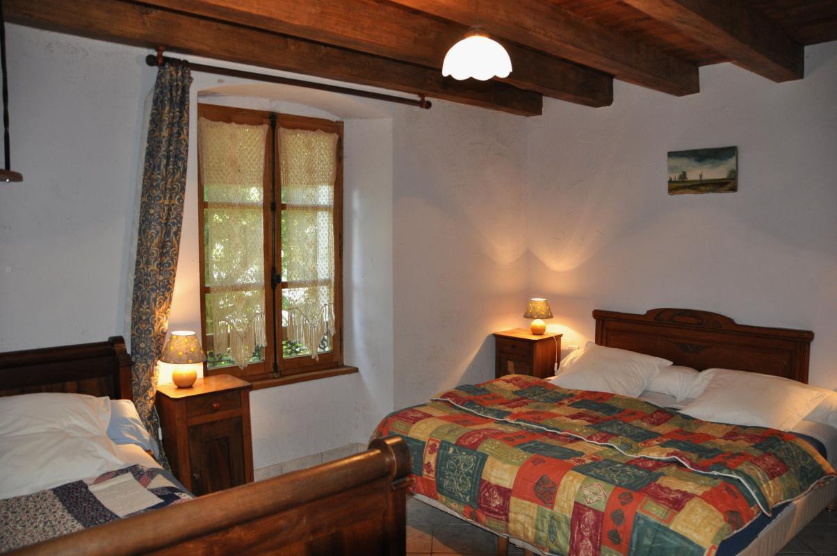 3&egrave;me chambre pour 3 personnes avec sanitaires complets individuels + rangements  