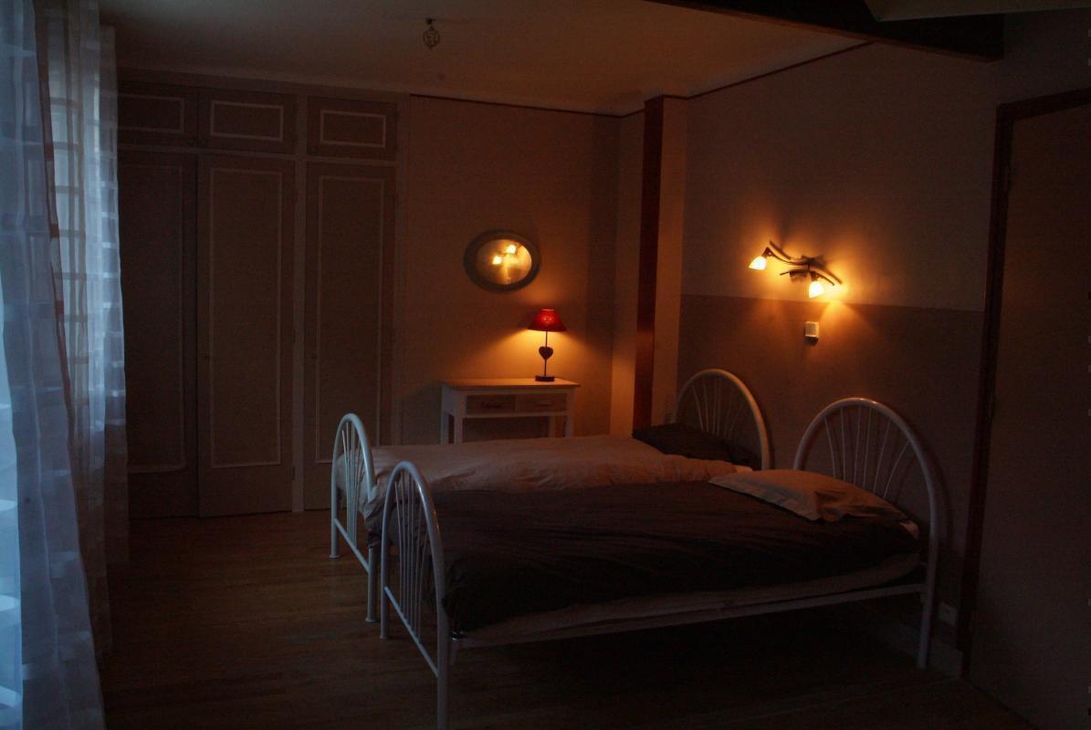 Chambre 2 : 3 lits 90cm