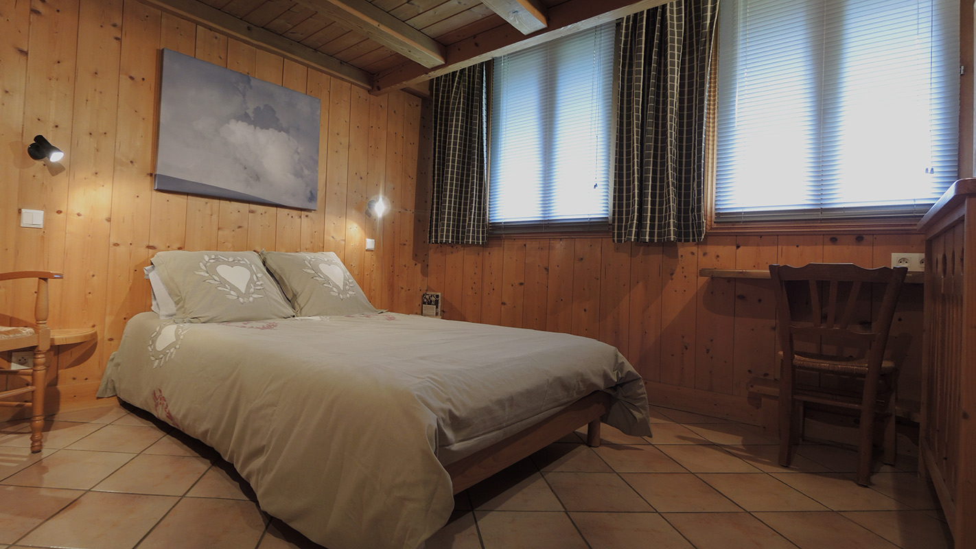chambre avec lit double