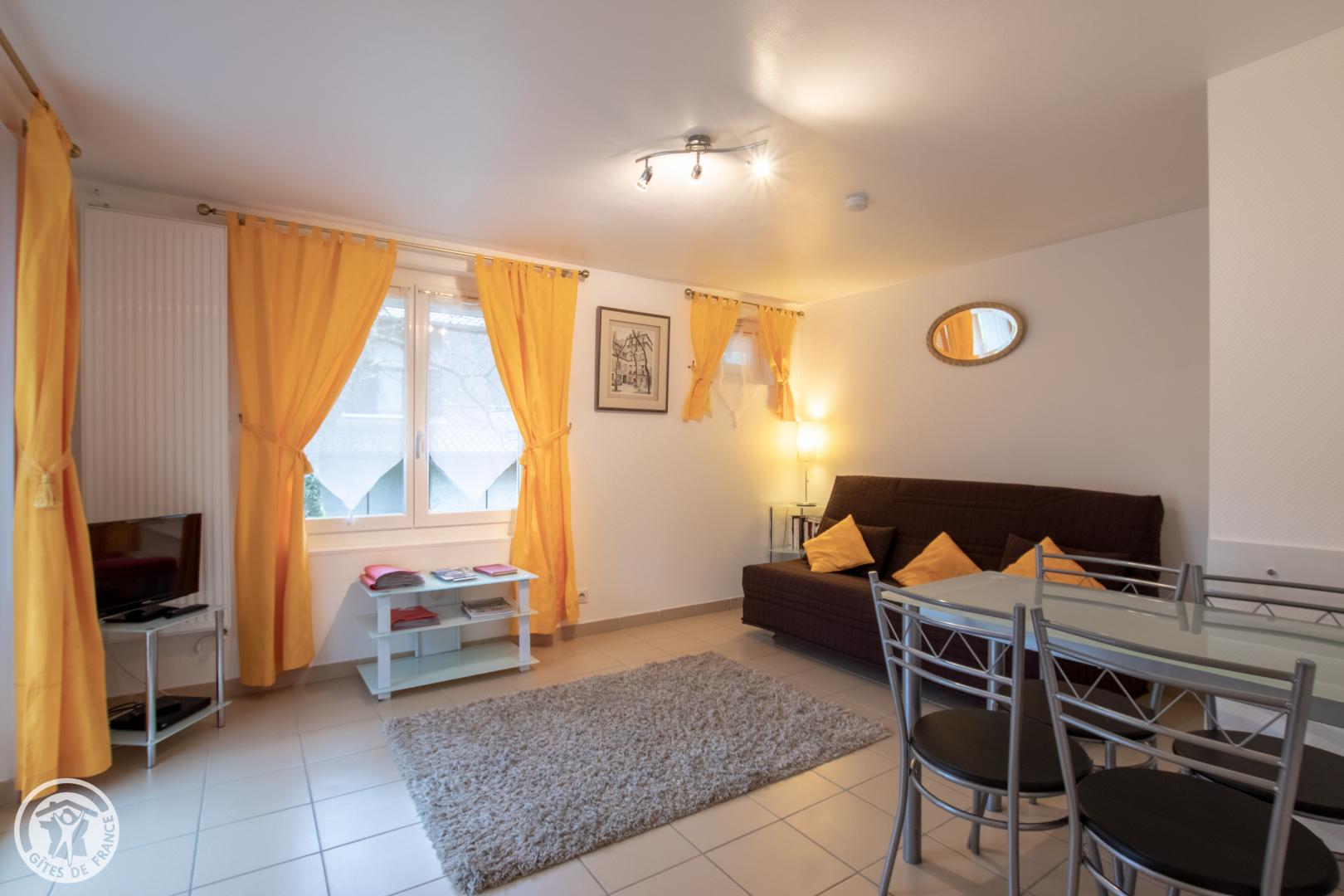 Acc&egrave;s &agrave; la terrasse depuis la chambre