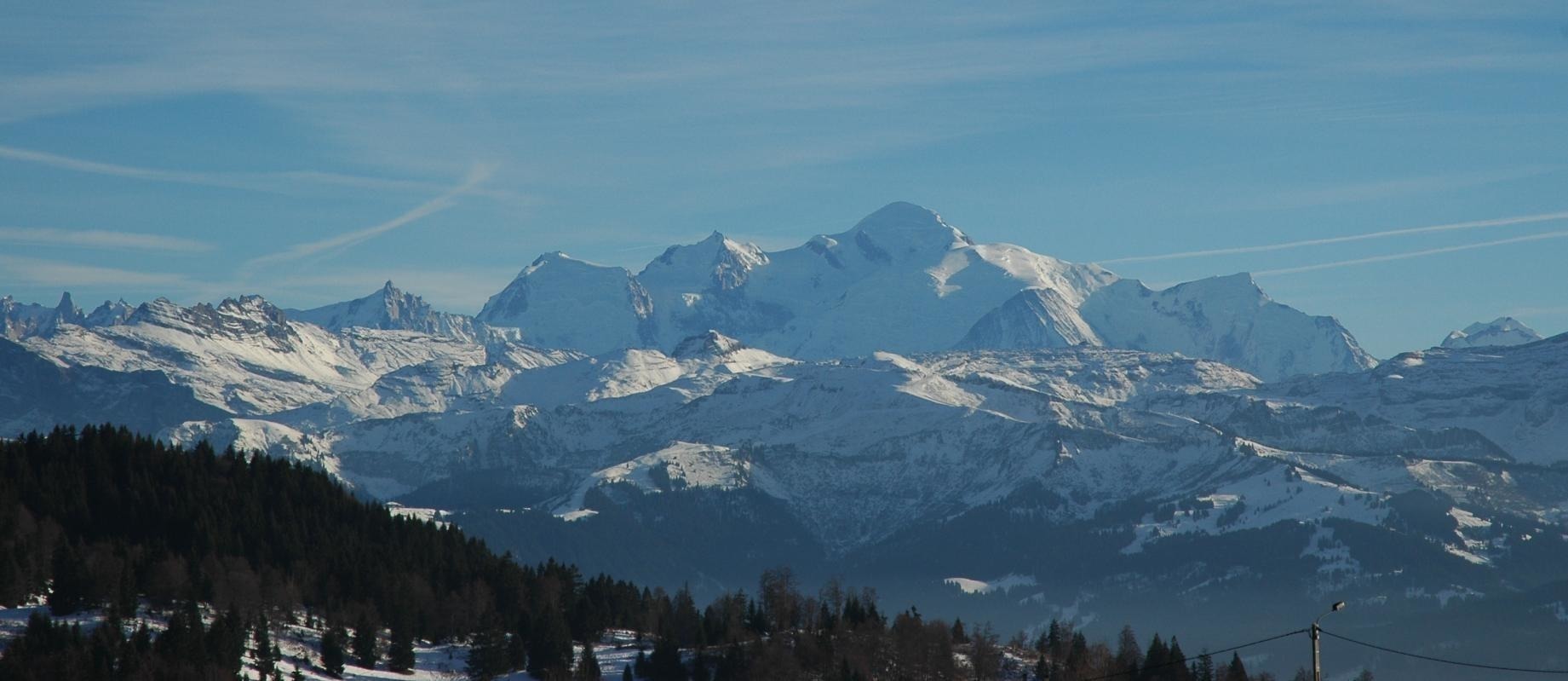 vu panoramique sur la chaine du mont blanc depuis le gite