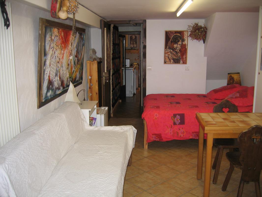 La chambre et un des coins repos