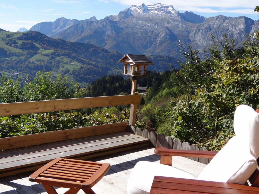 Chalet l'Hermine, vue depuis la terrasse sur le massif du Charvin