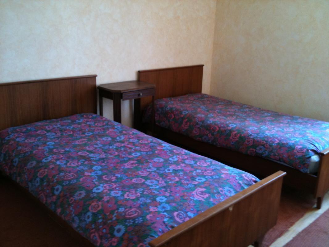 Chambre avec deux lits au RDC