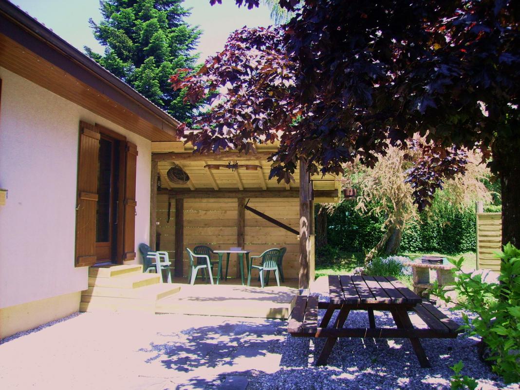 La petite terrasse ext&eacute;rieure