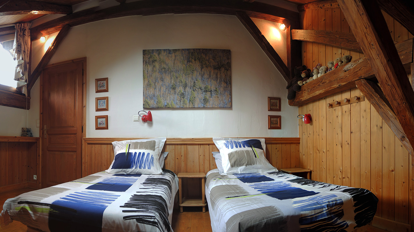 Chambre &agrave; trois couchages simples