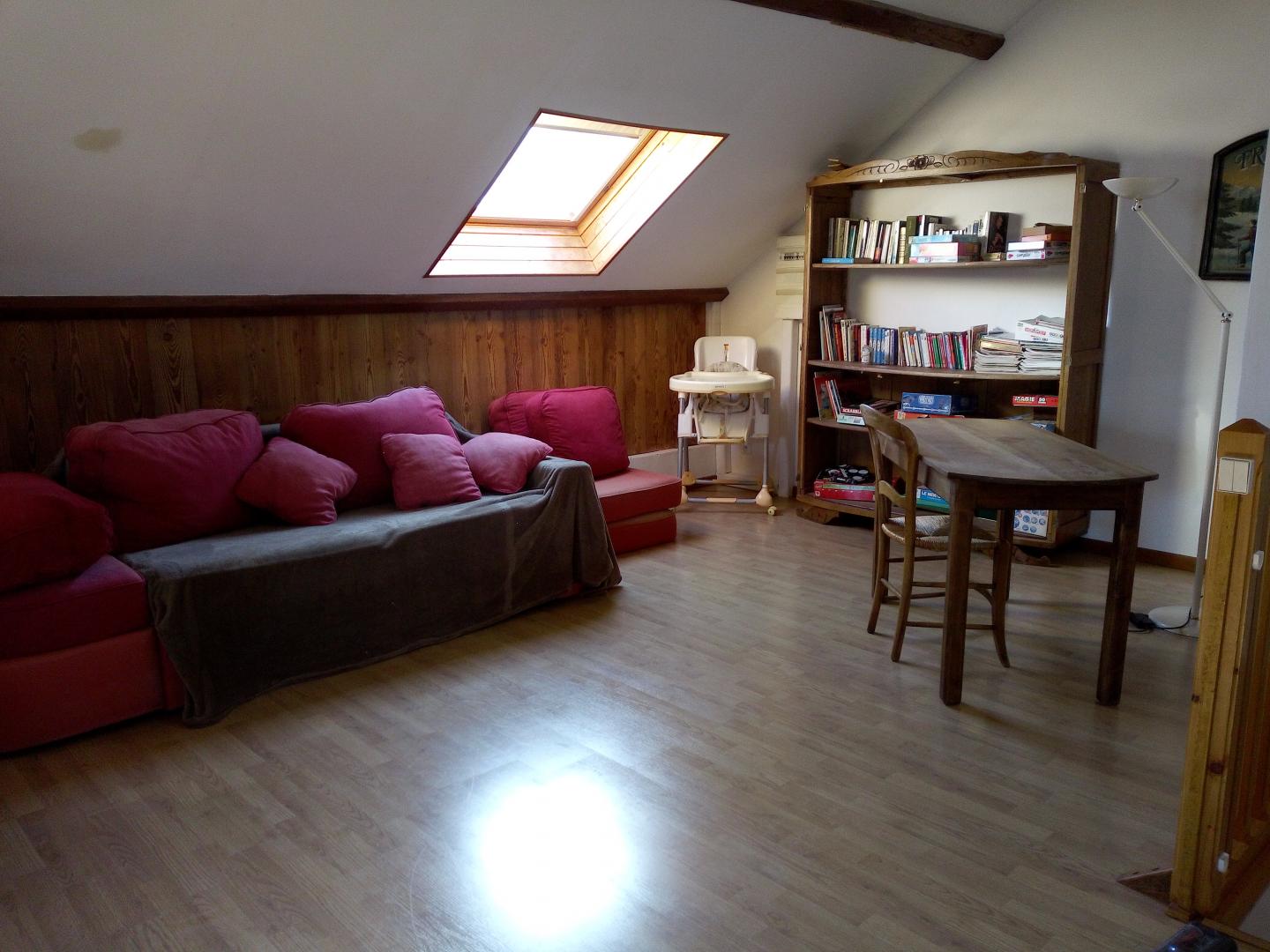En premier plan, la Bornette; au fond, le g&icirc;te ainsi que la montagne du charbon.