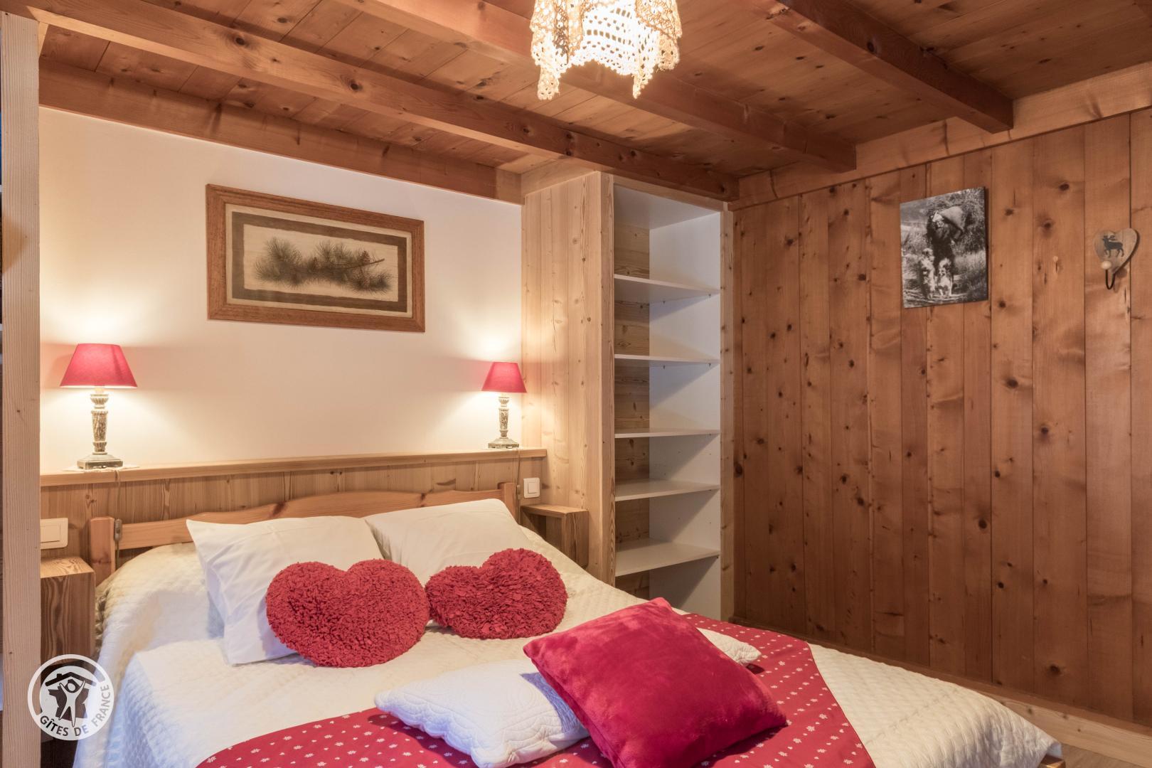 une chambre avec acc&egrave;s sur la terrasse