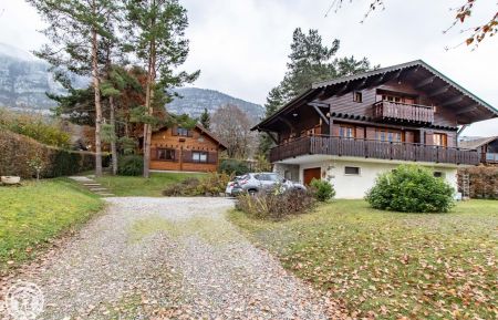 G&icirc;te n&deg;147010 Lathuile - Haute-Savoie - Acc&egrave;s au g&icirc;te (&agrave; droite)
