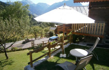 Vue sur le Roc d'Enfer et parking Gîte n°238008 Saint-Jean-d'Aulps - Haute-Savoie - Vue sur le Roc d'Enfer et parking
