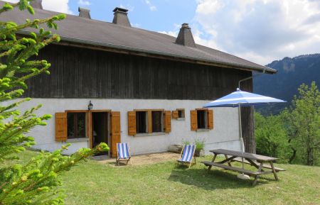 G&icirc;te n&deg;58024 La Chapelle-d'Abondance - Haute-Savoie - le chalet avec terrasse privative