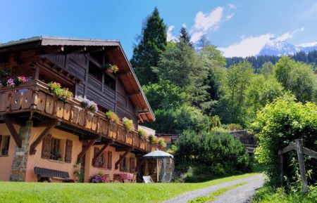 G&icirc;te n&deg;85015 Les Contamines-Montjoie - Haute-Savoie - rez de jardin, plein sud. tranquillit&eacute; et belle vue. 